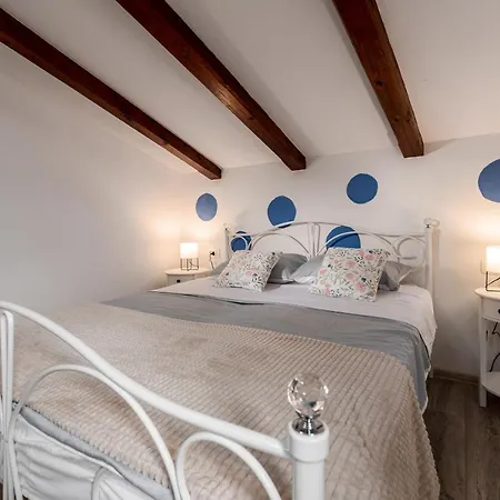 Relax In 2 Bedroom App In Old Town W/Ac And Wifi Rovinj Exterior photo