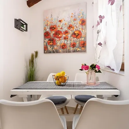 Relax In 2 Bedroom App In Old Town W/Ac And Wifi Rovinj Exterior photo
