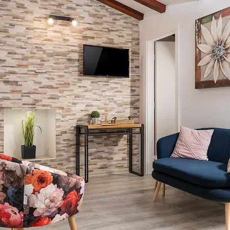 Relax In 2 Bedroom App In Old Town W/Ac And Wifi Rovinj Exterior photo