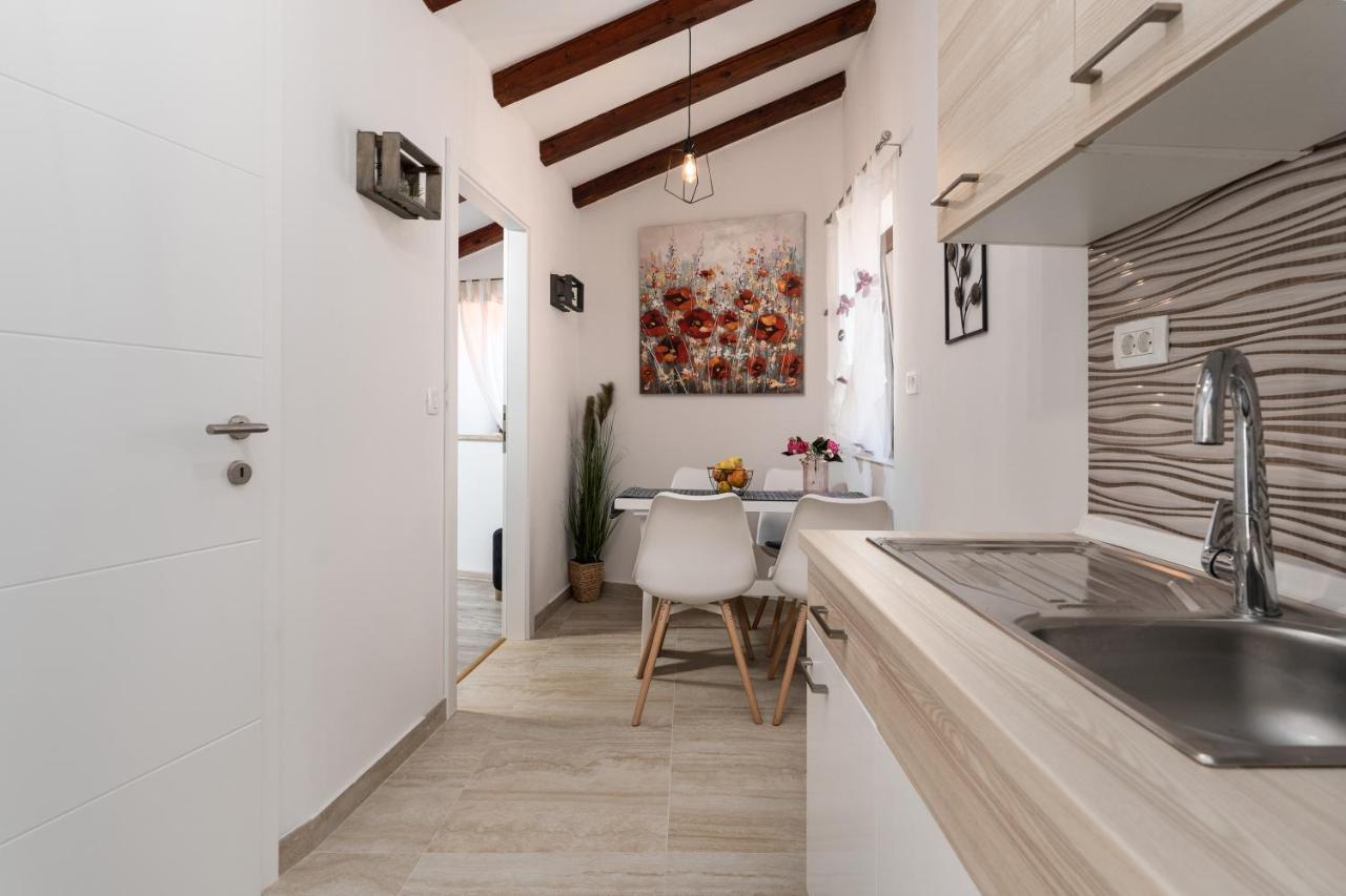 Apartma Relax In 2 Bedroom App In Old Town W/ac And Wifi Rovinj