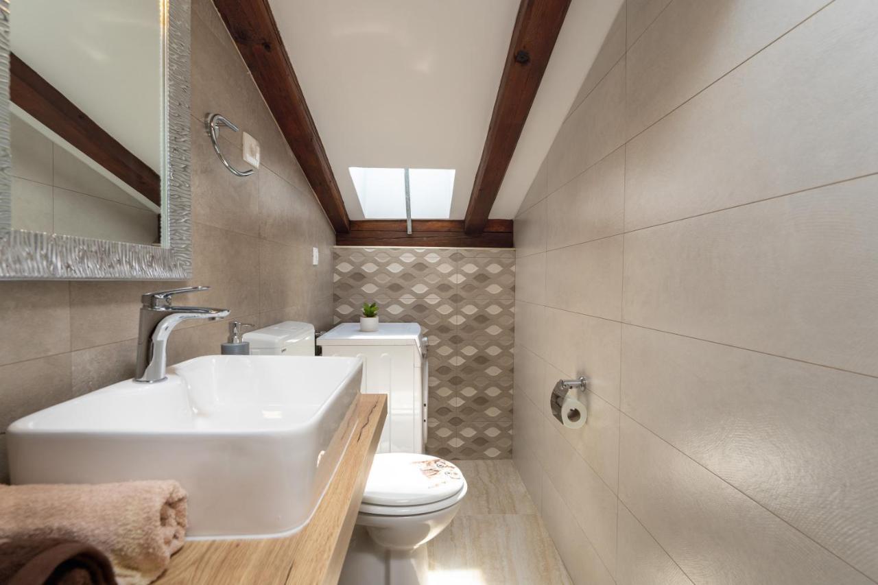 Apartma Relax In 2 Bedroom App In Old Town W/ac And Wifi