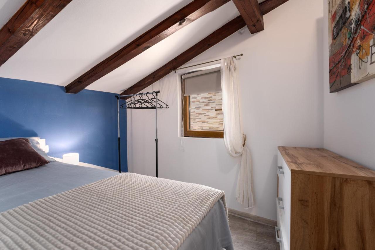 Apartma Relax In 2 Bedroom App In Old Town W/ac And Wifi
